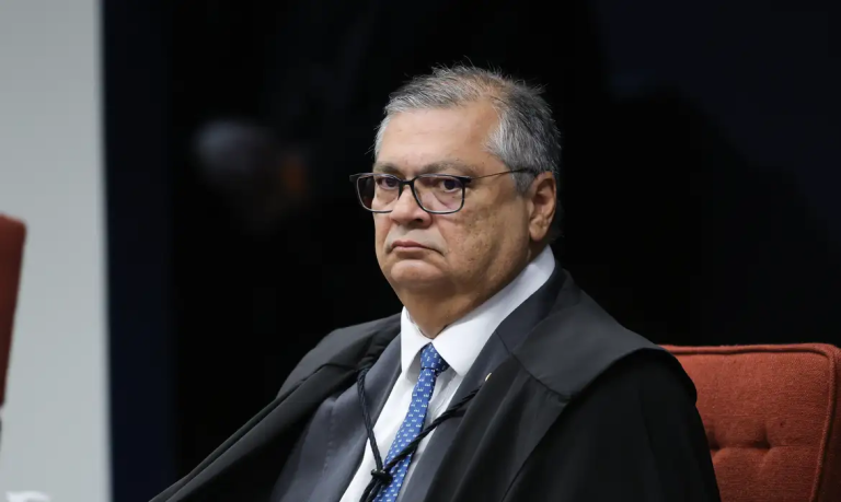 PF indicia mulher que tentou agredir Flávio Dino durante voo