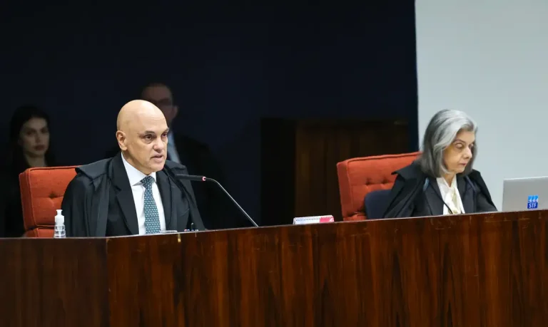 Relatório de Alexandre Moraes resume versões de acusação e defesas