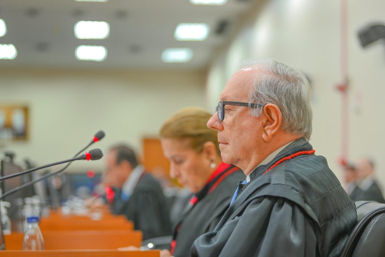 TJAM nega recurso e mantém entendimento sobre dano moral em descontos de “cesta de serviços”