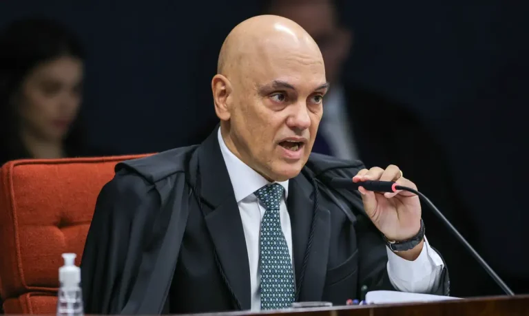 Moraes nega cerceamento de defesa e rejeita preliminar
