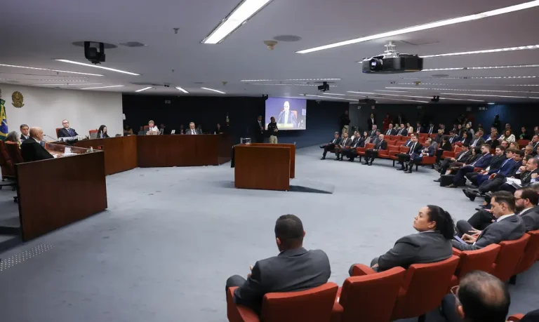 Anotações em agenda já são início de execução do golpe, diz Moraes