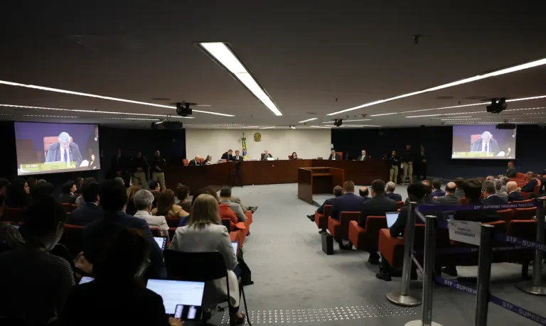 STF cancela sessão plenária e julgamento sobre golpe continua à tarde
