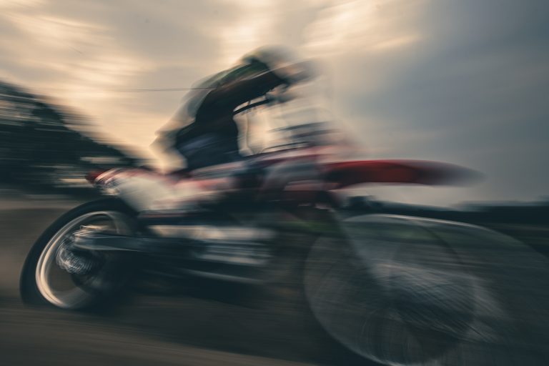 TJ-SP mantém condenação de homens por “racha” que resultou na morte de adolescente