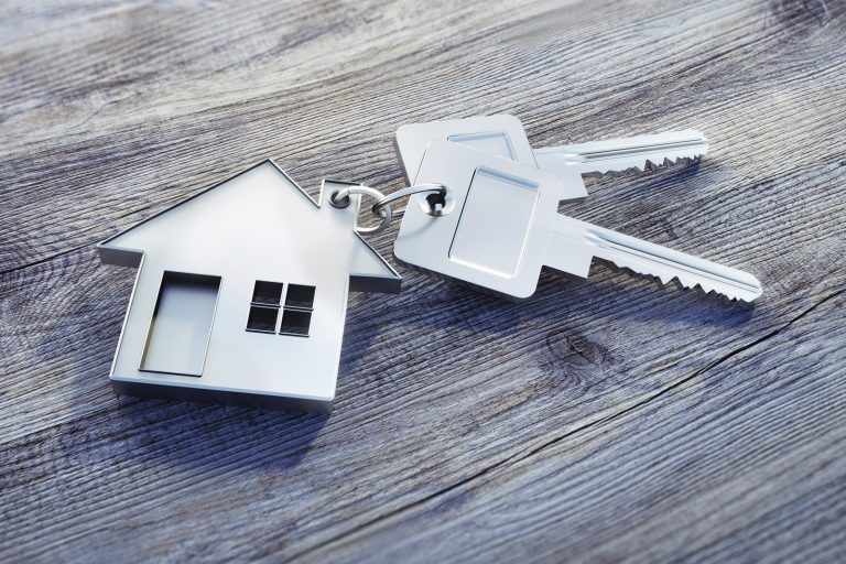 Construtora indenizará por divergência entre imóvel decorado e entregue