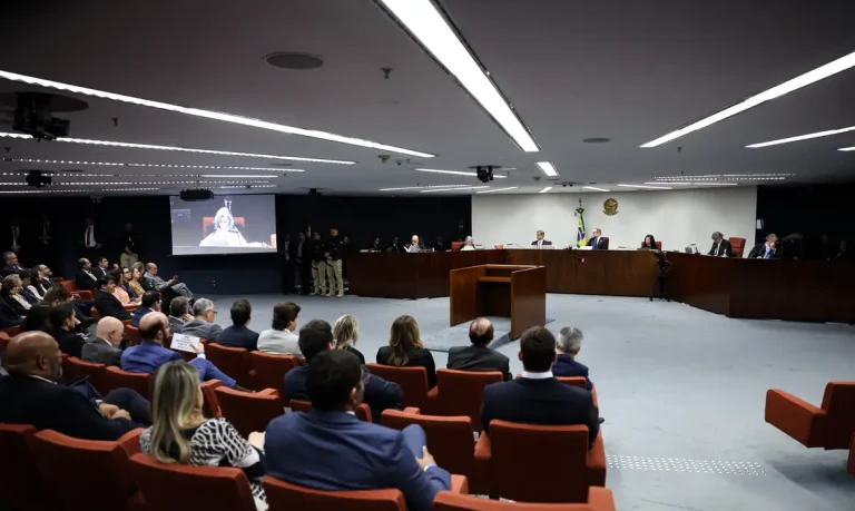 Condenação de Bolsonaro e aliados repercute na imprensa internacional