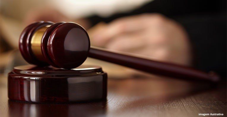 TRT-3 mantém pedido de demissão e rejeita indenização a empregada acusada de pegar fones de ouvido