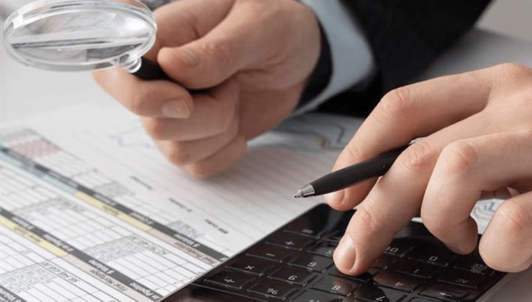 Correntista que sofre danos por transferência voluntária a terceiros responde pelo mau uso da conta