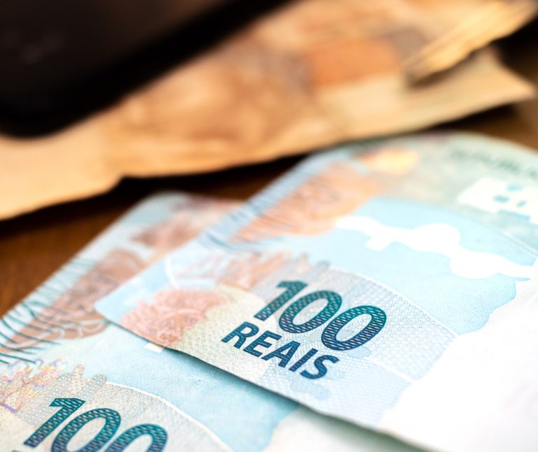 Por demora injustificada, Estado terá de pagar abono de permanência retroativo, decide Justiça