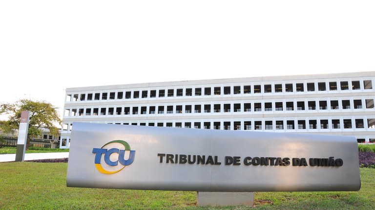 TCU acolhe recurso da União e suspende decisão sobre meta fiscal