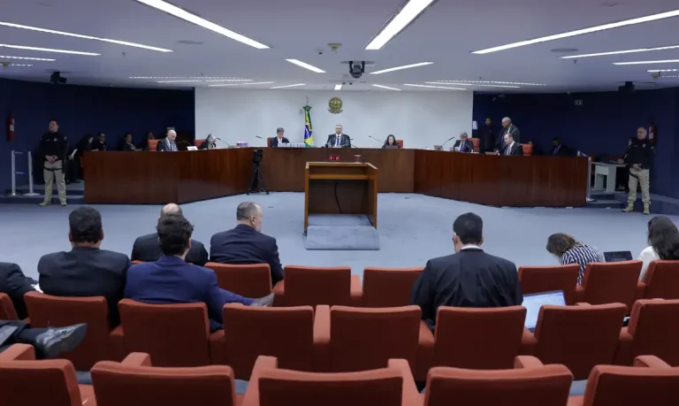 Golpe: Moraes inicia julgamento do Núcleo 4 com leitura de relatório