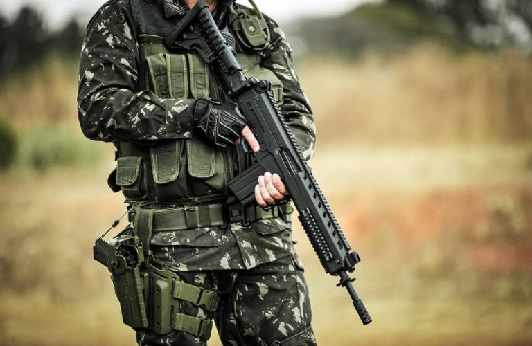 Major que fraudou sistema de controle de armas do Exército tem posto e patente cassados