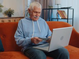 Comissão aprova projeto que pretende tornar a internet mais segura e acessível para idosos