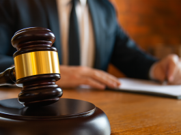 Sobre o teto que premia a dissimulação e pune a transparência