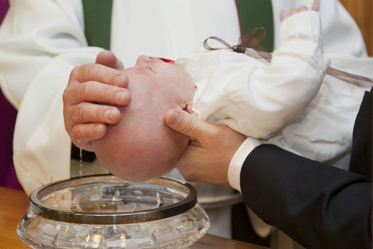 Mãe deve ser indenizada por perder batizado de filho