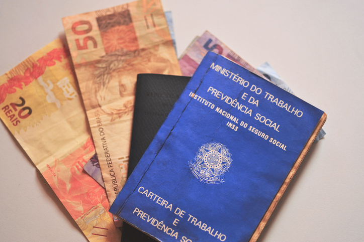 Assistente não será indenizado por atraso na quitação de verbas rescisórias