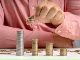 Correntista com renda de até um salário-mínimo e descontos indevidos sofre dano moral presumido, fixa TJAM