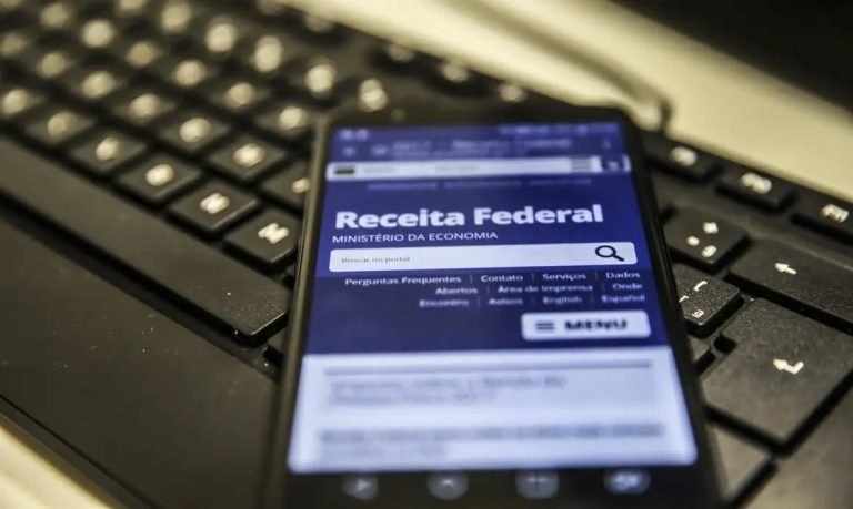 Técnico que caiu na “malha fina” por erro da empregadora será indenizado