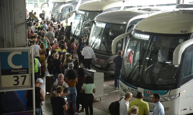 Empresa de ônibus consegue validar turno de revezamento com jornada de oito horas