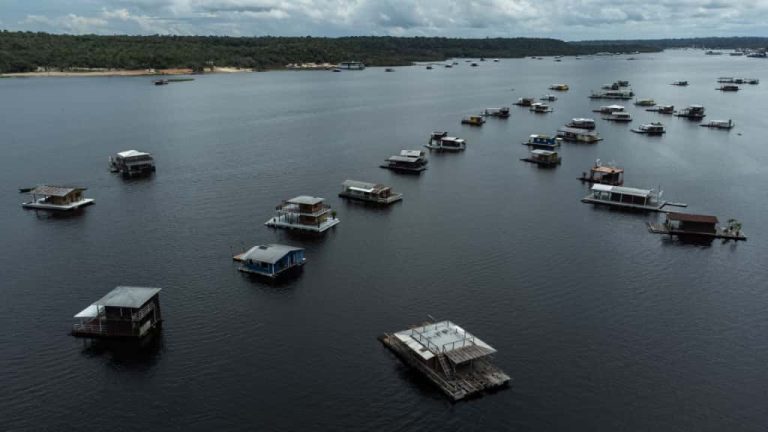 MPAM e Defensoria pedem cumprimento em etapas da sentença sobre flutuantes do Tarumã-Açu