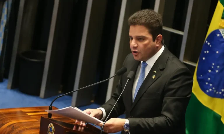 Mendes suspende julgamento de governador do Acre no STJ por 15 dias
