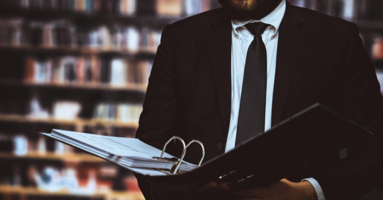 Repactuação assegura recomposição de custos em contratos públicos; Justiça do AM aplica tese contra a UEA