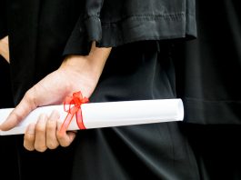 IES que falha em apurar suspeita de fraude em certificado não pode negar colação de grau a aluno