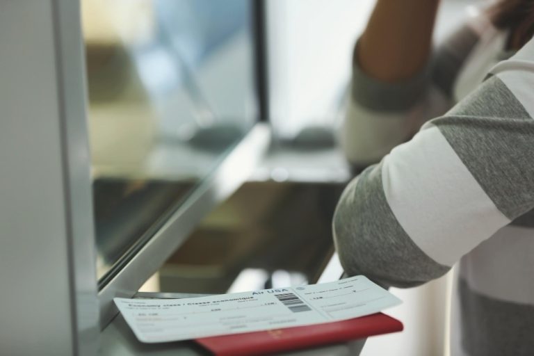 Avianca e Smiles devem indenizar após negar embarque de passageiro por erro de grafia gerado pelo sistema