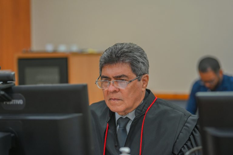 Ação proposta após três anos não demonstra perigo da demora, afirma desembargador ao negar cautelar do MPAM