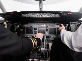 Copiloto despedido após participar de protesto sindical deve ser reintegrado