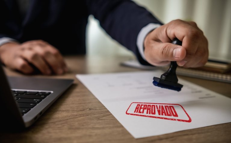 Trabalhador deve ser indenizado por ter histórico profissional vazado após dispensa