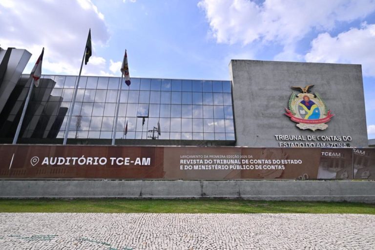 TCE-AM lança primeiro volume da Revista Científica 2025 durante comemorações pelos 75 anos da Corte