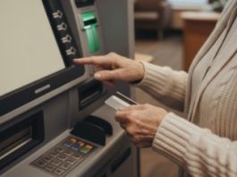 Idosa deve ser indenizada por empréstimos não contratados