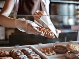 Indústria de alimentos é condenada pela 7ª Turma por transferir risco do negócio à trabalhadora