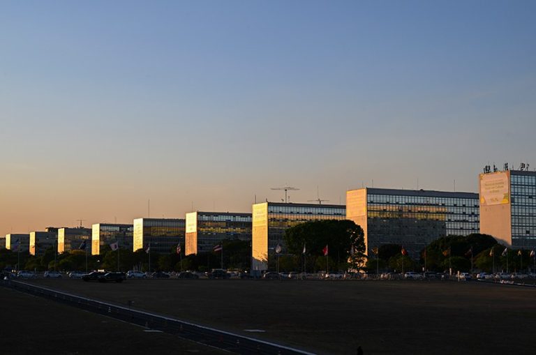 Linguagem simples em mensagens de órgãos públicos agora é obrigatória