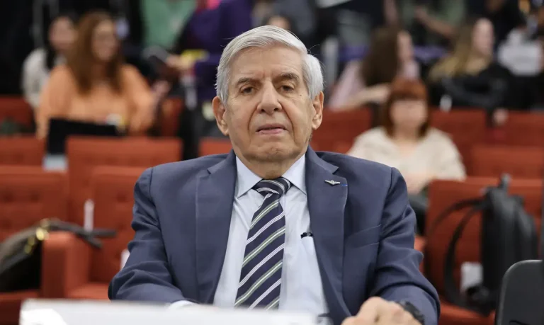 Moraes dá mais tempo para PF entregar perícia no general Heleno