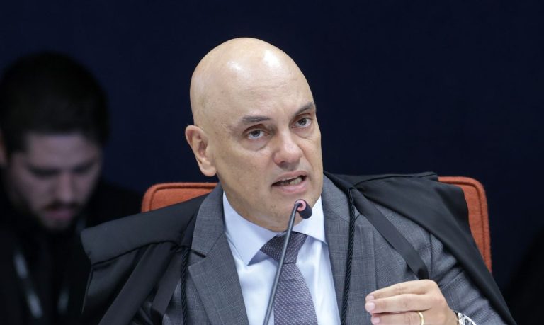 Moraes autoriza oitiva de Bolsonaro sobre material achado no Alvorada