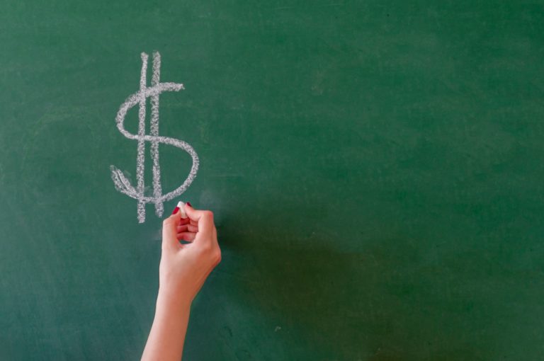 Custeio para manter pagamento de auxílio-creche afronta a Constituição, reitera Justiça