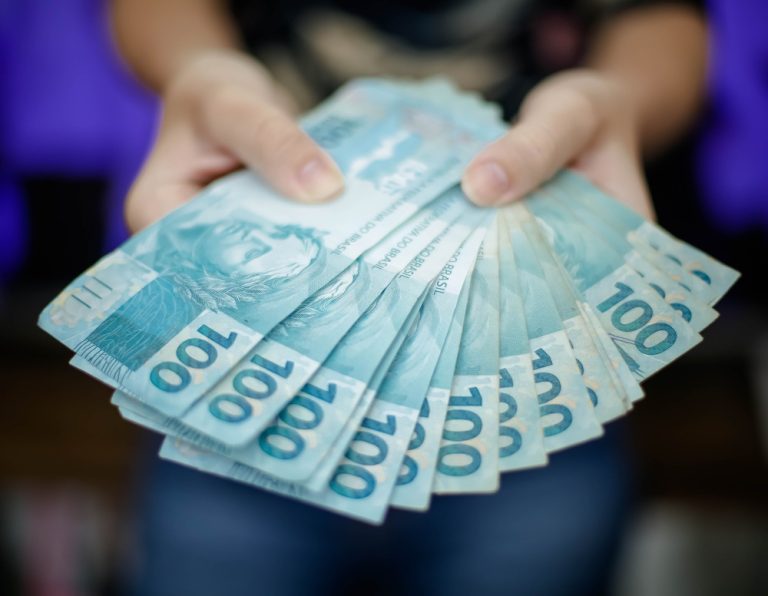 TRF6 confirma validade de normas que exigem transparência na diferença salarial entre homens e mulheres