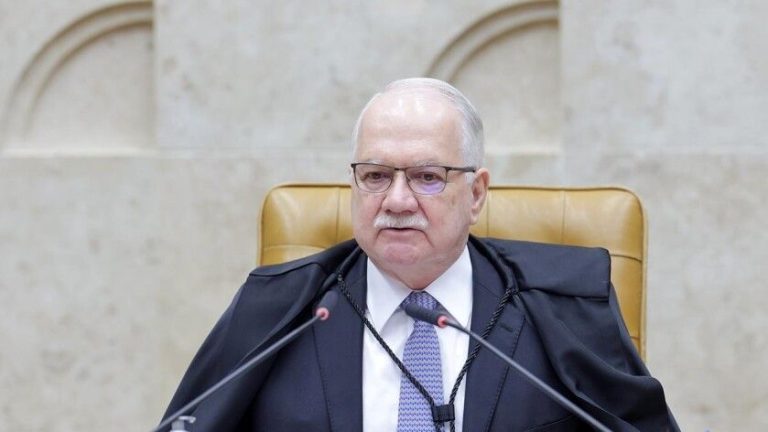 Judiciário precisa ser estável e transparente para sustentar a democracia, afirma Fachin