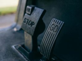 Falha no fornecimento de guincho gera indenização para segurado