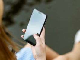 Vendedor é condenado por venda de smartphone com defeito