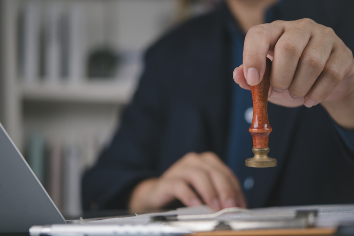 Filha com três empresas em seu nome deve responder por dívida de grupo empresarial do pai