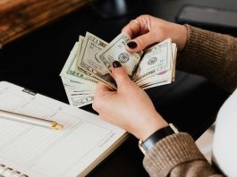 Justiça condena ex-servidora e gestores por ato de improbidade administrativa