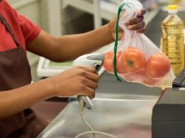 Funcionária que retirou produtos sem pagar tem justa causa mantida pelo TRT-MG