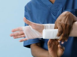 Plano de saúde é condenado a indenizar paciente atingida por desabamento de teto enquanto aguardava consulta