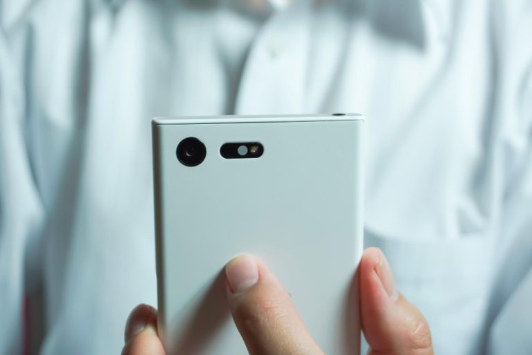 Empresa de telefonia é condenada após trocar número de telefone de cliente sem autorização