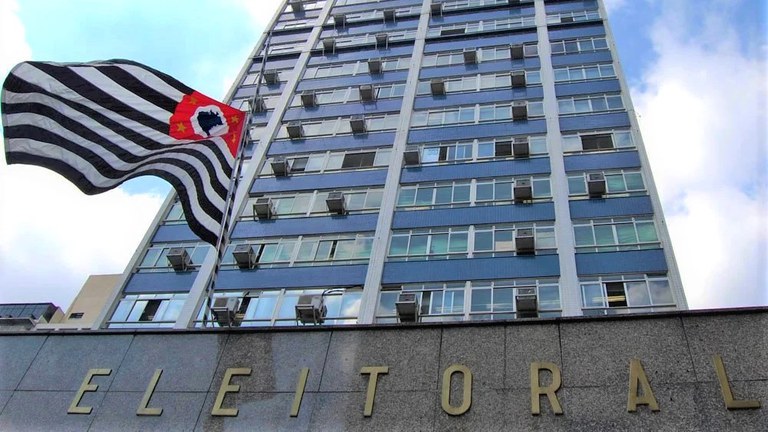 Justiça condena prefeito por associar assessor de Lula ao PCC