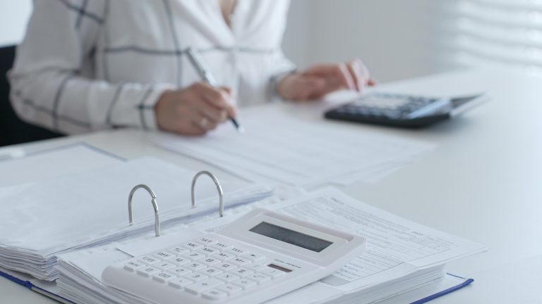 Juiz determina que ex-diretora financeira devolva R$ 5 milhões desviados de empresa varejista