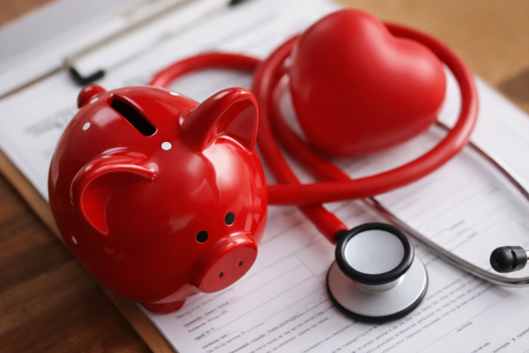 Exigência formal seguida de recusa de tratamento impõe dever de indenizar a plano de saúde no Amazonas