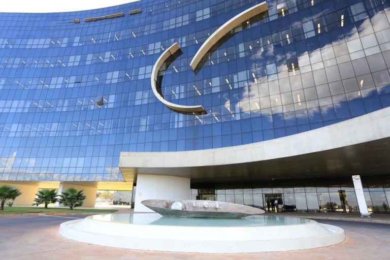 Ex-esposa e sem vínculos afetivos com o falecido não tem direito a danos morais reflexos